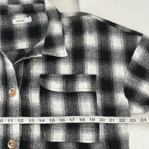 Plaid Shacket L Boyfriend Fit Black/White Cropped Raw Hem Grunge Streetwear BTS - Picture 7 of 12